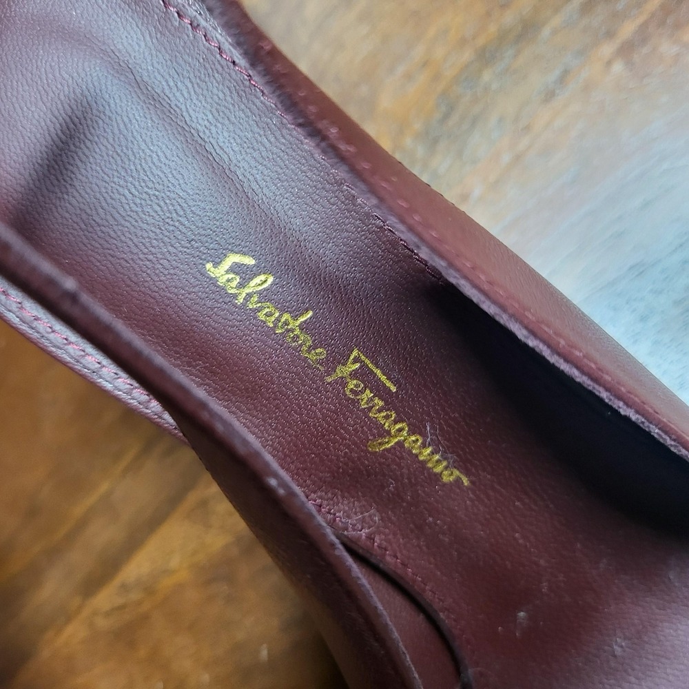 Salvatore Ferragamo Heels Womens Size 7.5 Red Leather Bow Slingback Italy - Picture 2 of 9